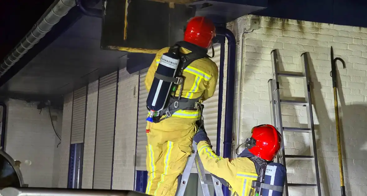 Veel rookontwikkeling bij forse brand invluchtelingenopvang - Foto 6