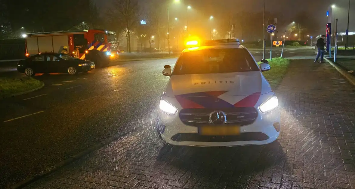 Brandweer doet onderzoek naar gaslucht bij tankstation - Foto 1