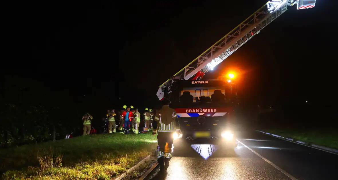 Voertuig op de kop in sloot, bestuurder spoorloos - Foto 15