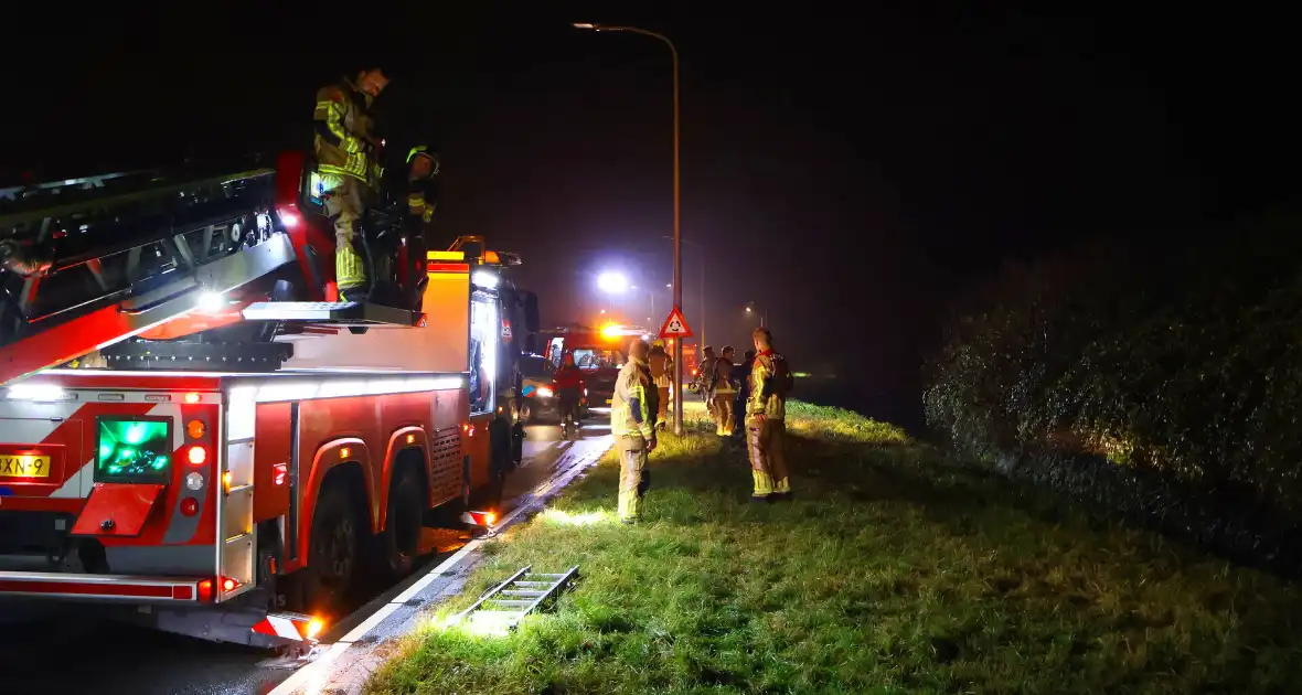 Voertuig op de kop in sloot, bestuurder spoorloos - Foto 2