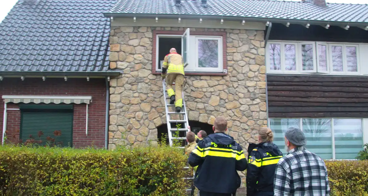 Traplift defect, vrouw boven vast in woning