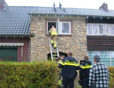 Traplift defect, vrouw boven vast in woning