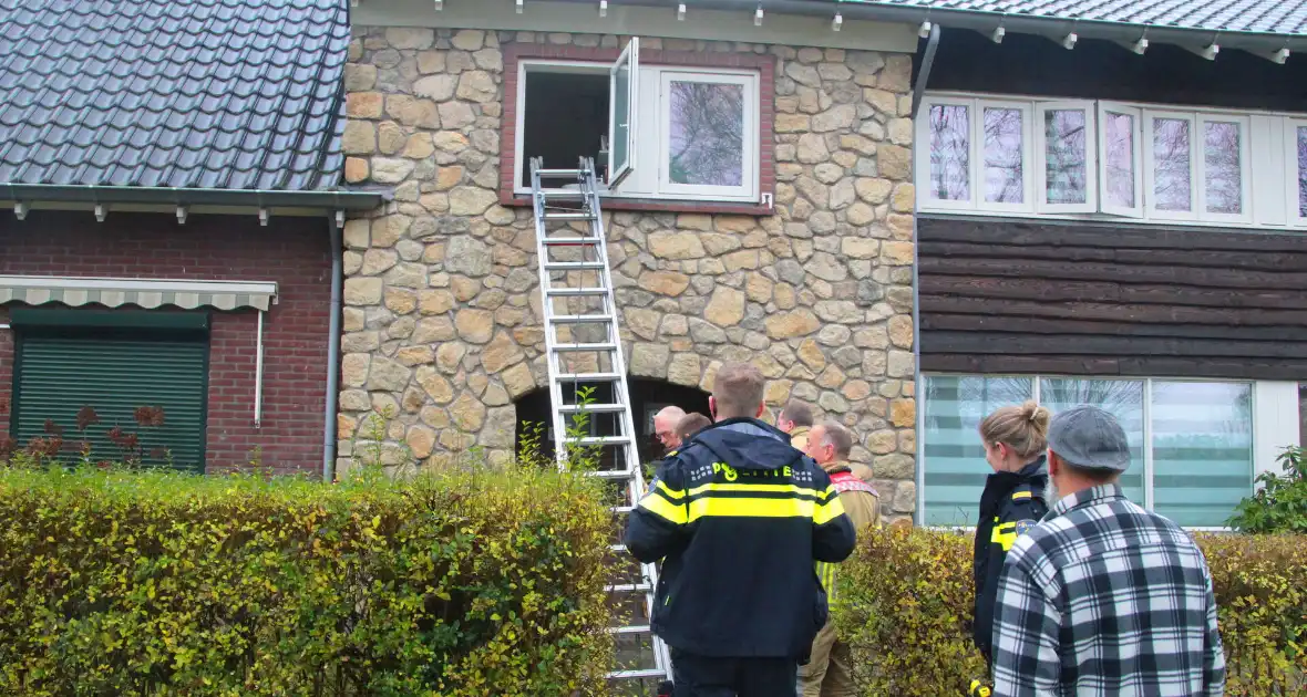 Traplift defect, vrouw boven vast in woning - Foto 3