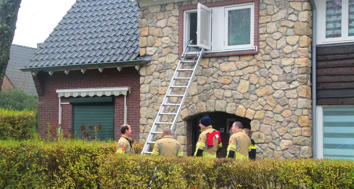 Traplift defect, vrouw boven vast in woning - Foto 7