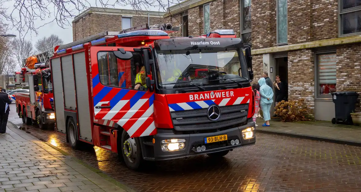 Bewoner gewond naar ziekenhuis na woningbrand