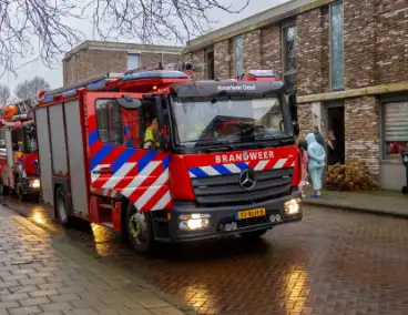 Bewoner gewond naar ziekenhuis na woningbrand