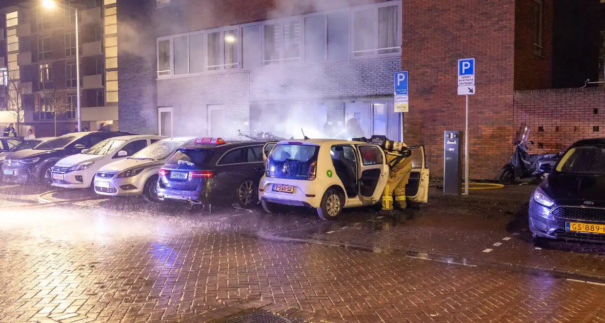 Taxi verwoest door brand - Foto 2