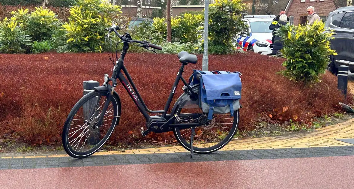 Fietser gewond naar ziekenhuis na val - Foto 1