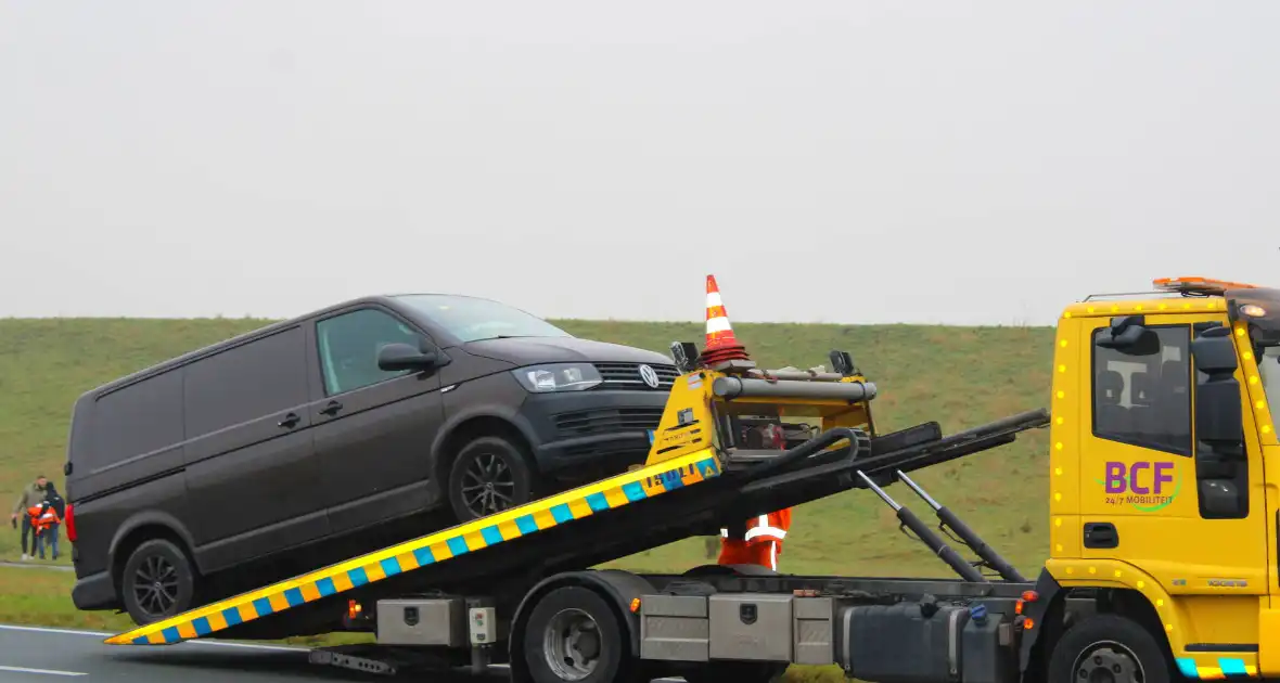 File na aanrijding tussen twee voertuigen - Foto 10