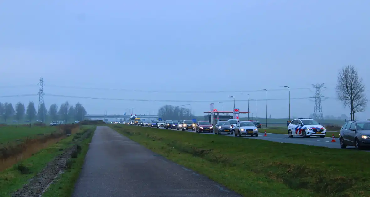 File na aanrijding tussen twee voertuigen - Foto 11