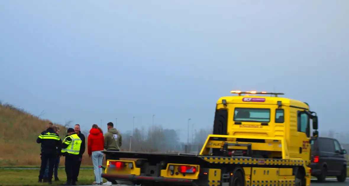 File na aanrijding tussen twee voertuigen - Foto 4