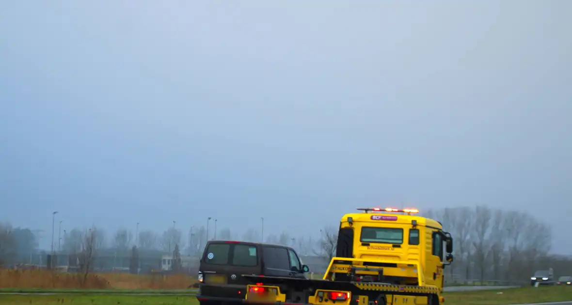 File na aanrijding tussen twee voertuigen - Foto 5