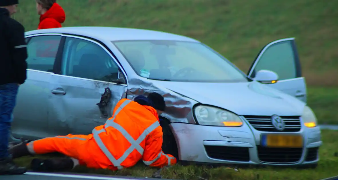 File na aanrijding tussen twee voertuigen - Foto 6