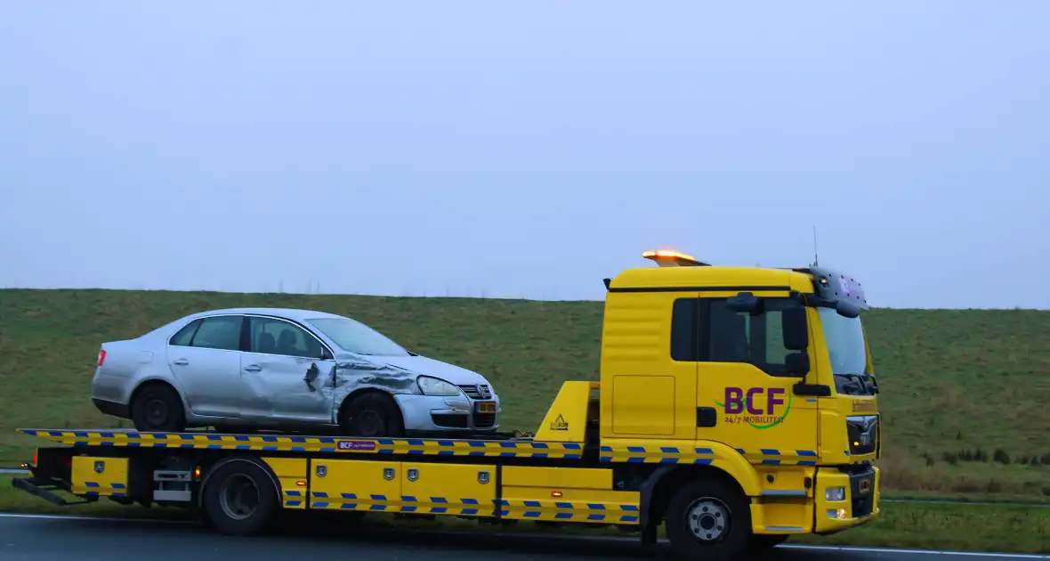 File na aanrijding tussen twee voertuigen - Foto 8