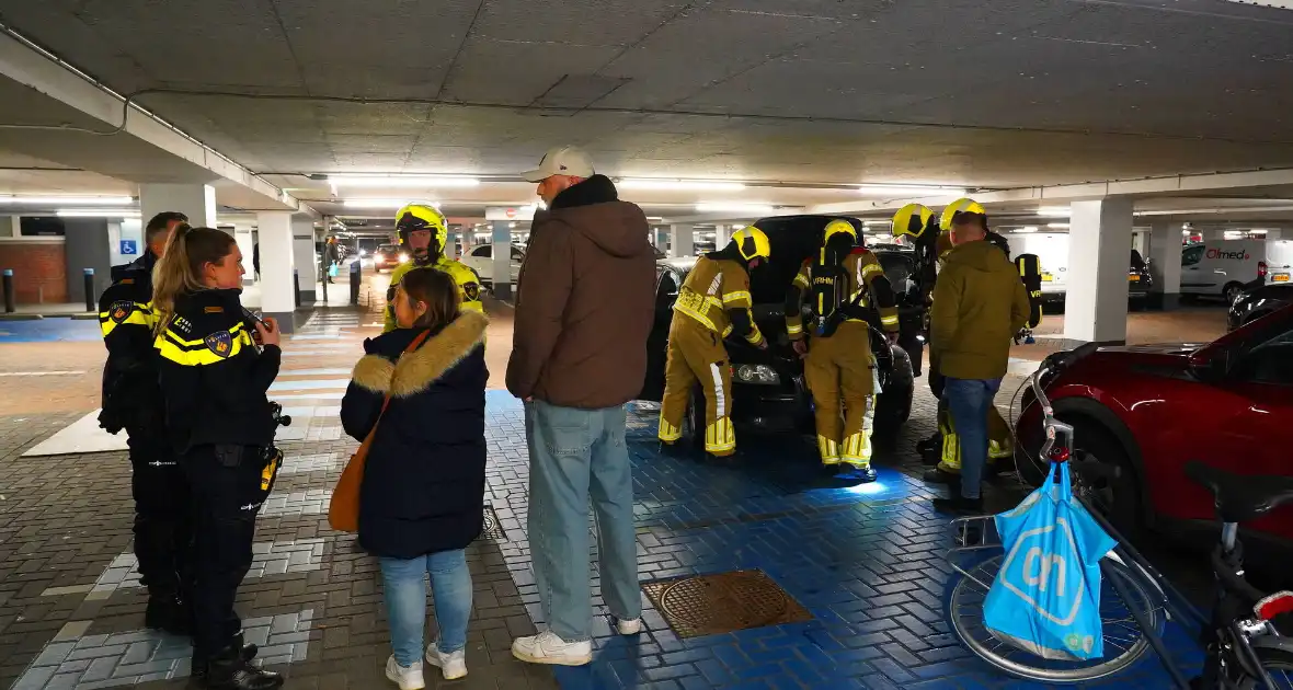 Mogelijk brand in parkeergarage