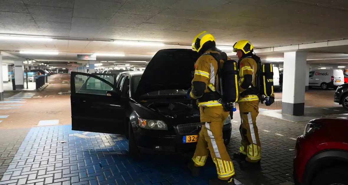 Mogelijk brand in parkeergarage - Foto 3