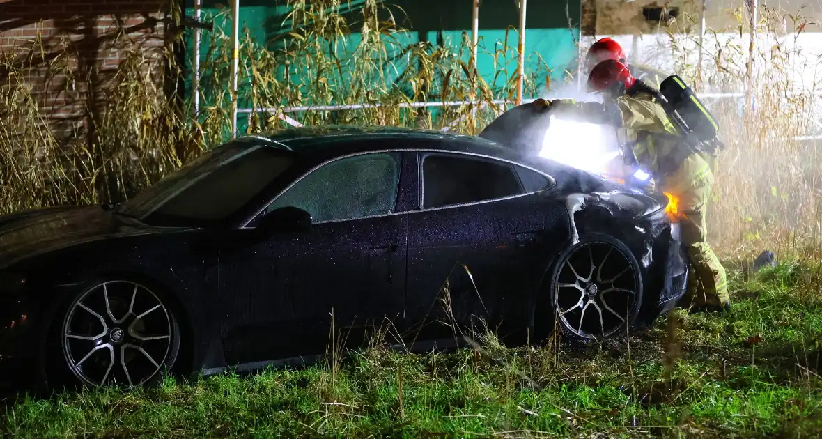 Porsche Taycan vermoedelijk in brand gestoken - Foto 1