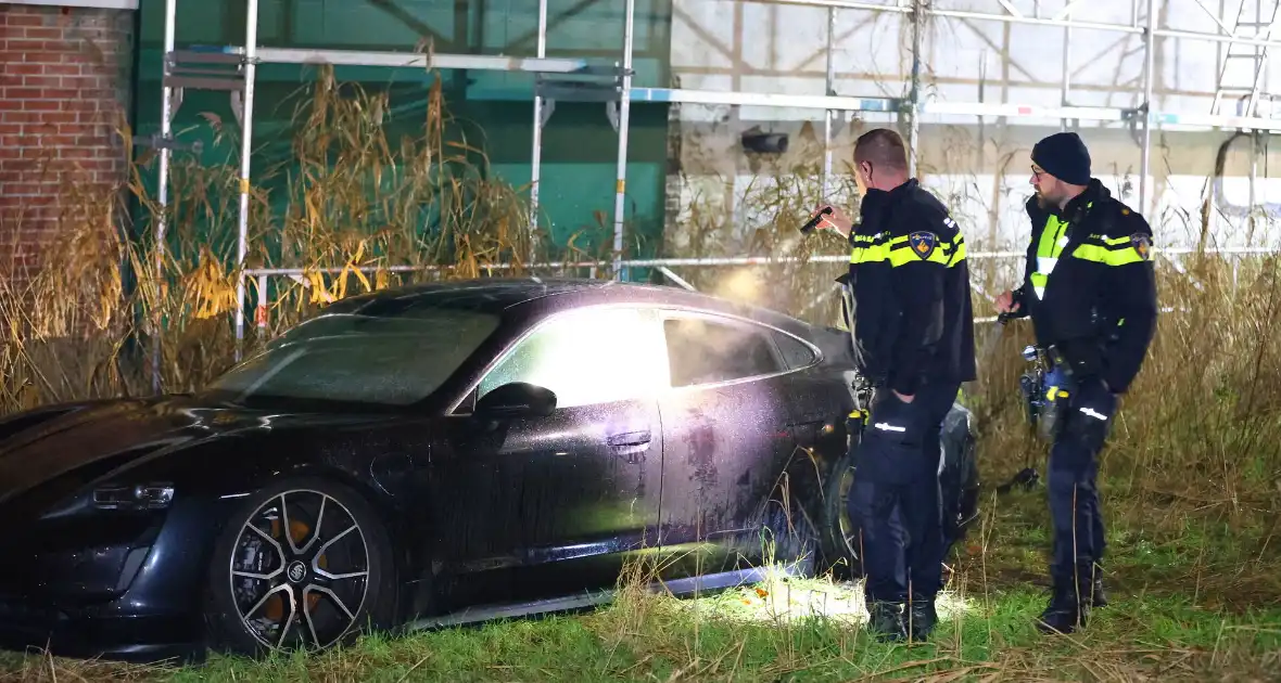 Porsche Taycan vermoedelijk in brand gestoken - Foto 7