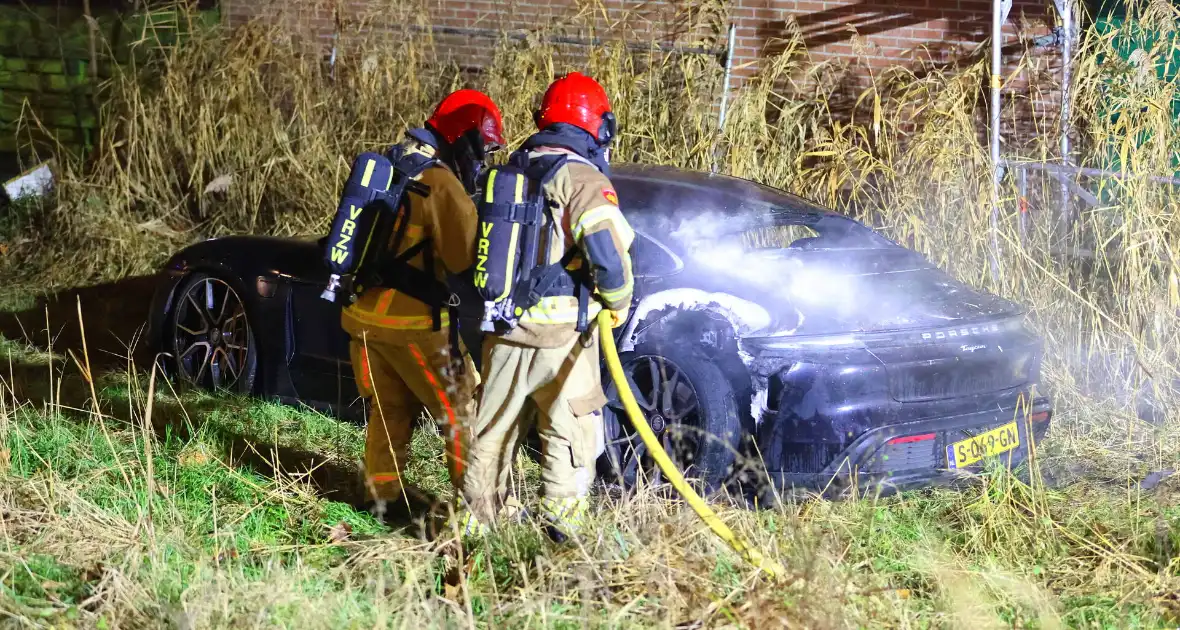 Porsche Taycan vermoedelijk in brand gestoken - Foto 9