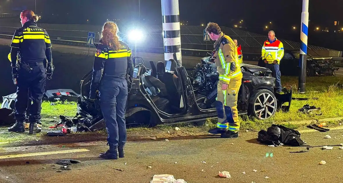 Drie mensen zwaargewond bij botsing op kruispunt
