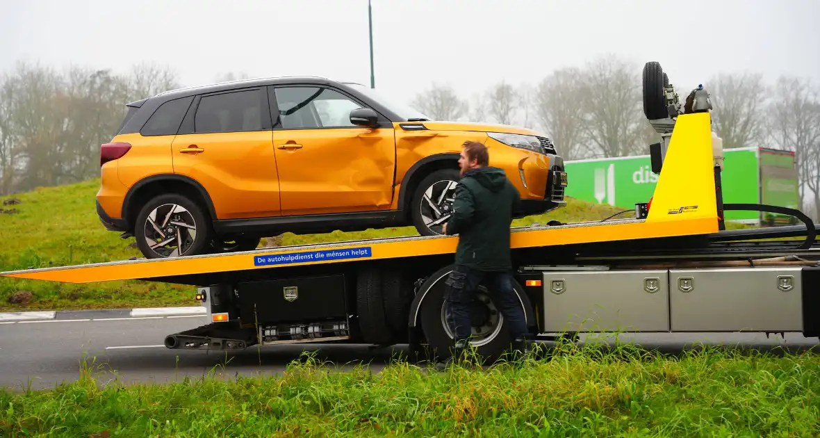 Verkeershinder na ongeval op rotonde - Foto 5