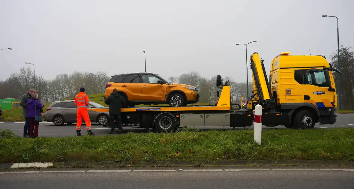 Verkeershinder na ongeval op rotonde - Foto 6