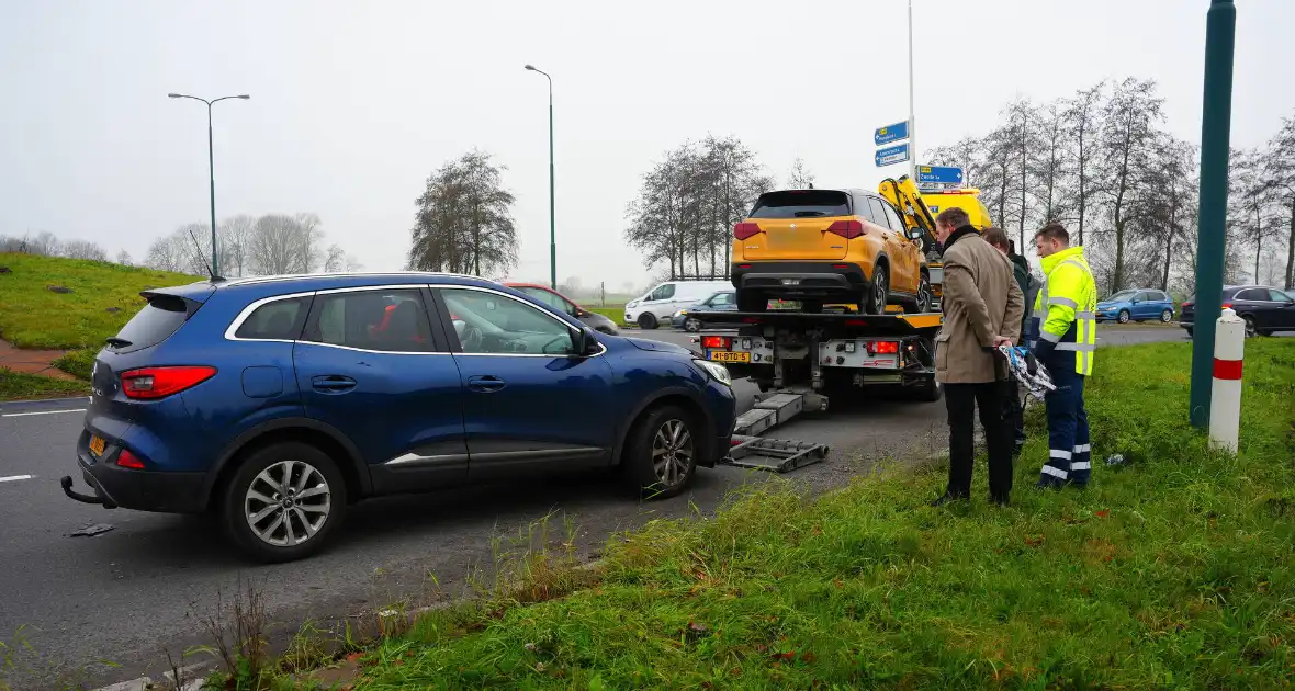 Verkeershinder na ongeval op rotonde - Foto 7