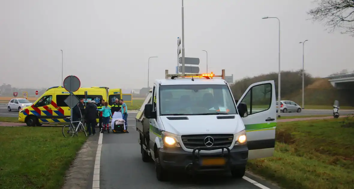 Wielrenner geschept bij oversteekplaats - Foto 4