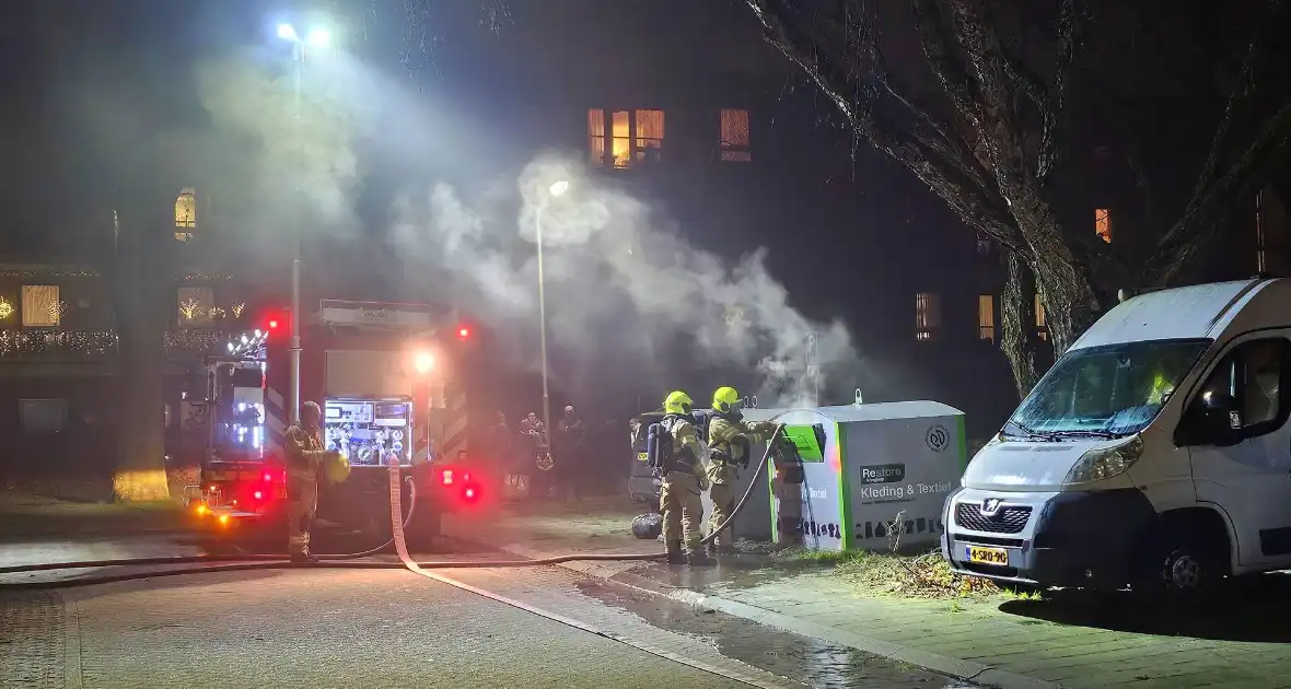 Opnieuw brand in kledingcontainer, politie start onderzoek - Foto 1