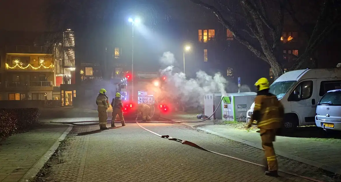 Opnieuw brand in kledingcontainer, politie start onderzoek - Foto 2