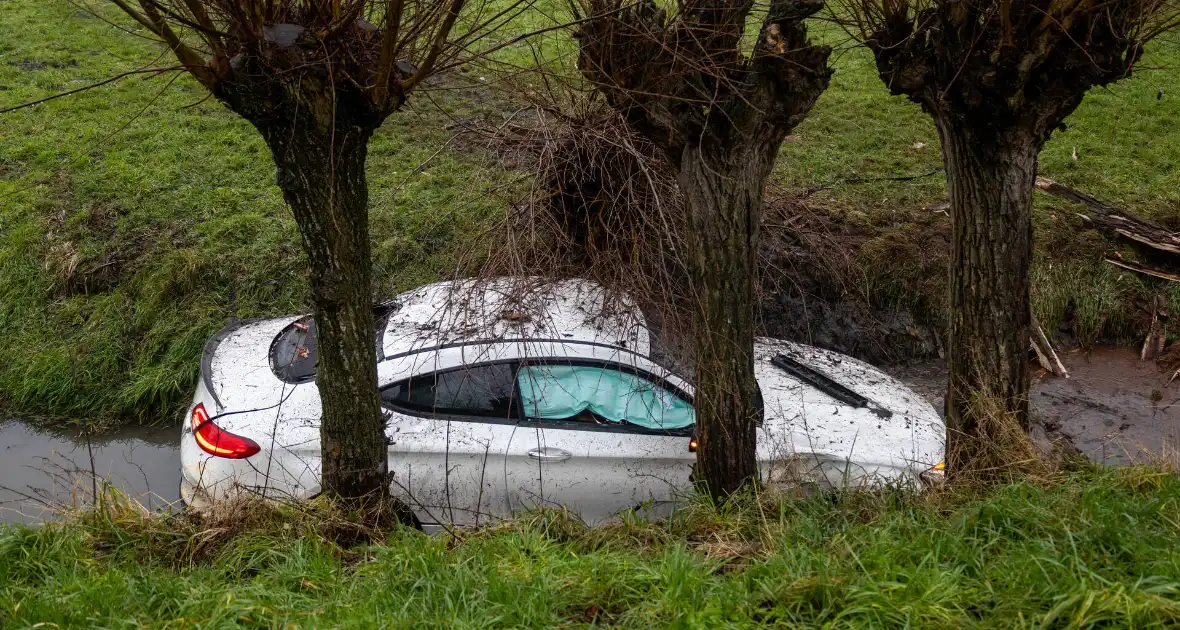 Forse schade bij te water geraakte auto - Foto 2