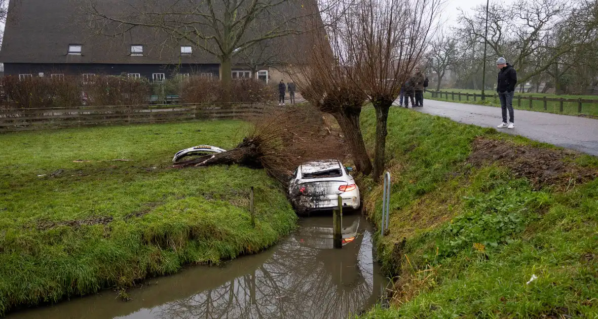 Forse schade bij te water geraakte auto - Foto 6