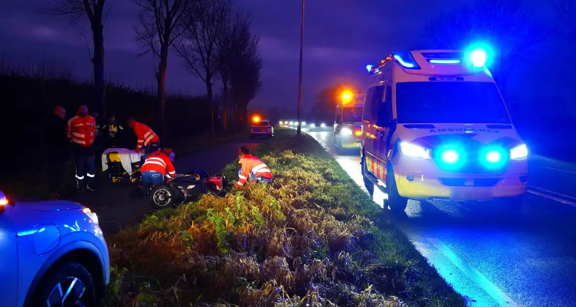 Scooterrijder zwaargewond na harde val - Foto 1