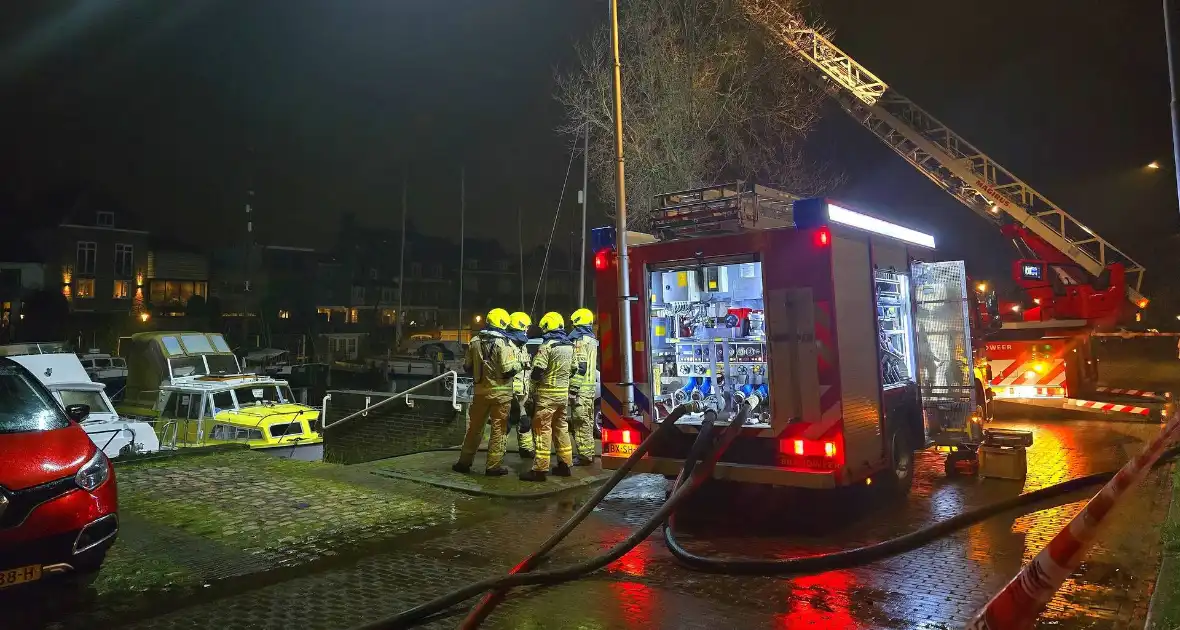 Veel rook bij brand op boot - Foto 2