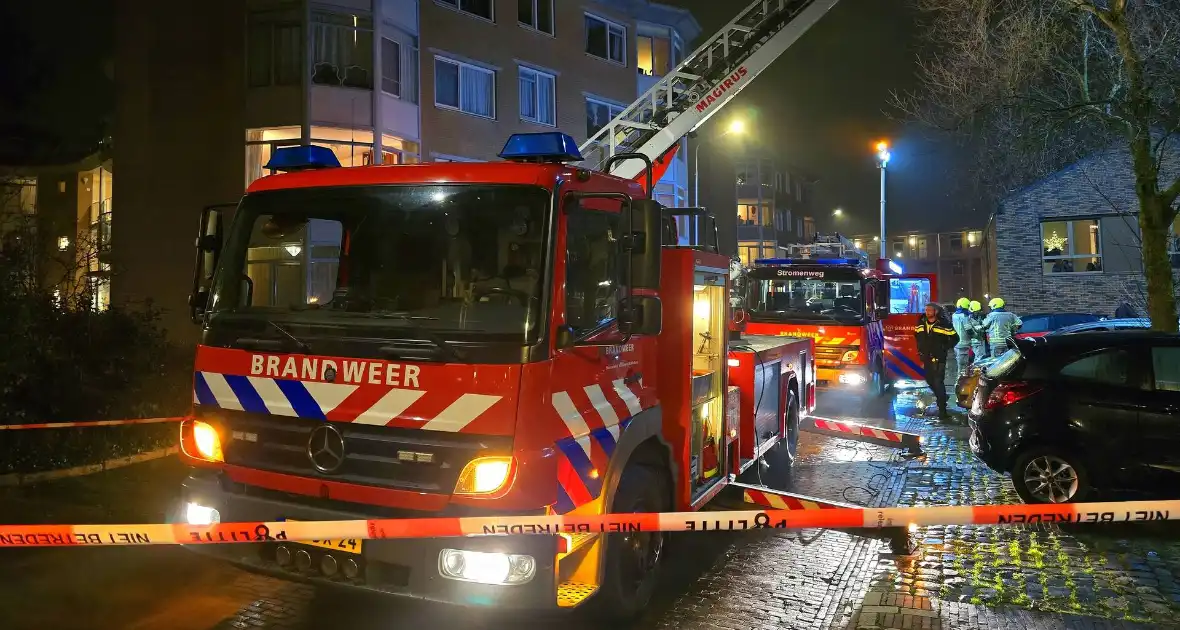 Veel rook bij brand op boot - Foto 6