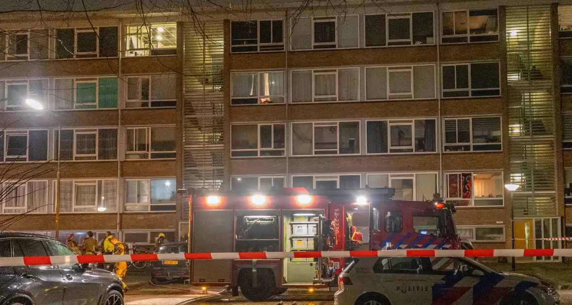 Brand in flatwoning omliggende woningen ontruimd - Foto 1