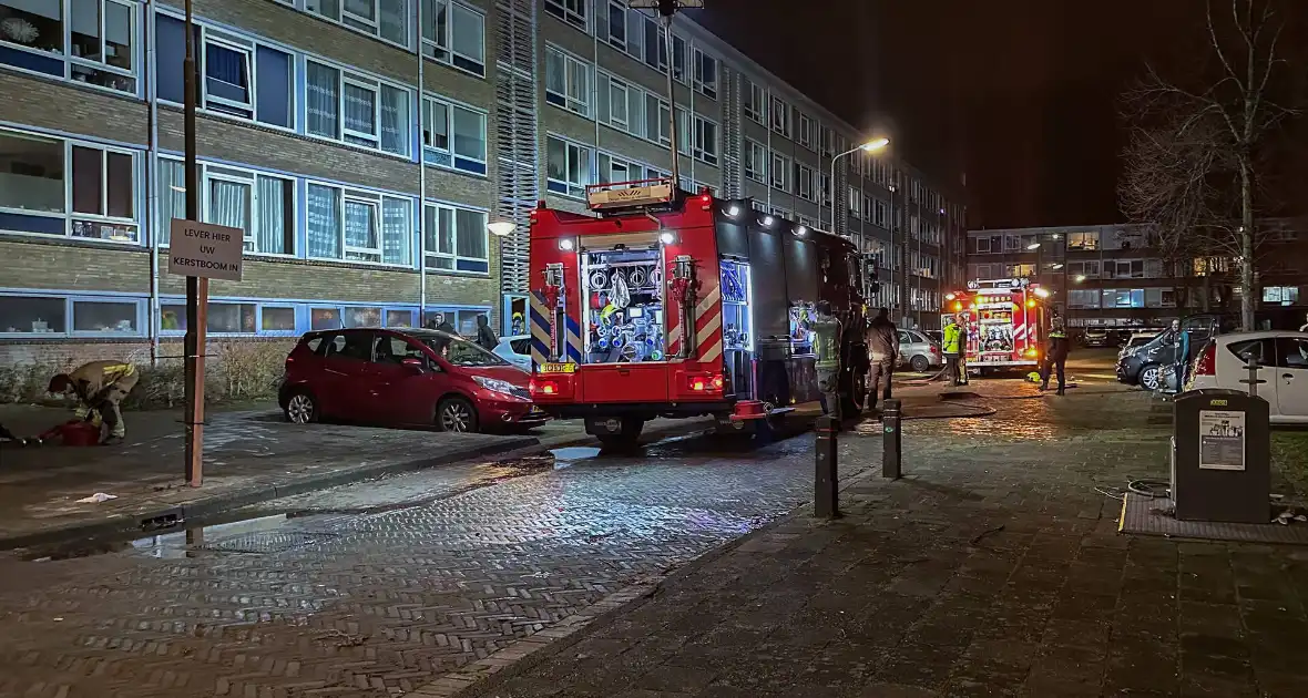 Brand in flatwoning omliggende woningen ontruimd - Foto 2