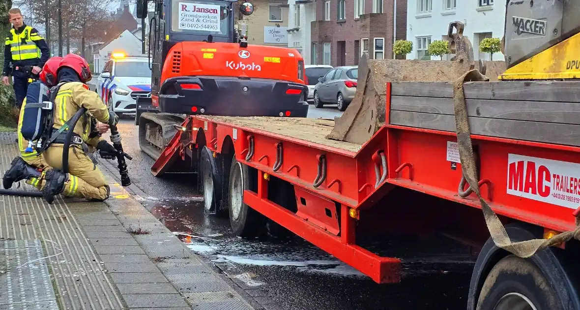 Brandweer ingezet bij brandende trailer - Foto 1