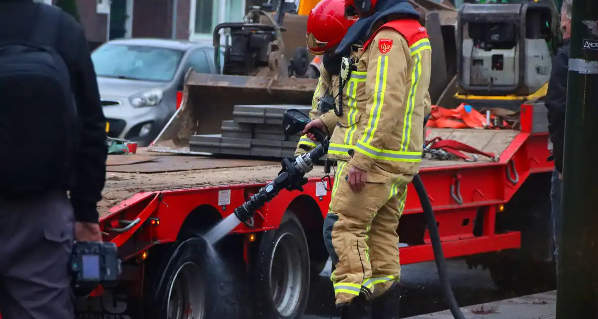 Brandweer ingezet bij brandende trailer - Foto 5