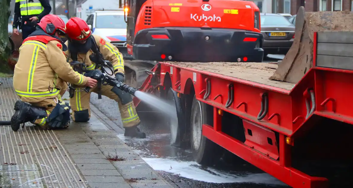 Brandweer ingezet bij brandende trailer - Foto 8