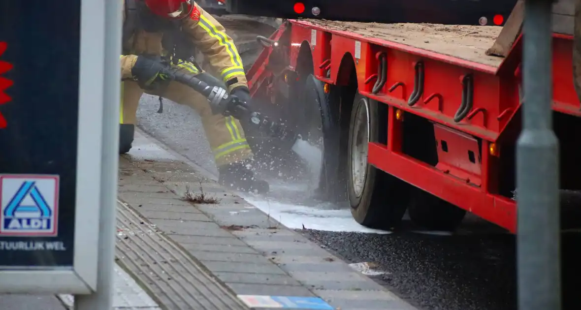 Brandweer ingezet bij brandende trailer - Foto 9