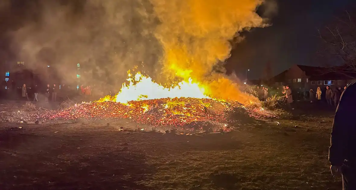 Vreugdevuur vanavond al ontstoken