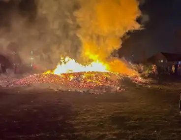 Vreugdevuur vanavond al ontstoken