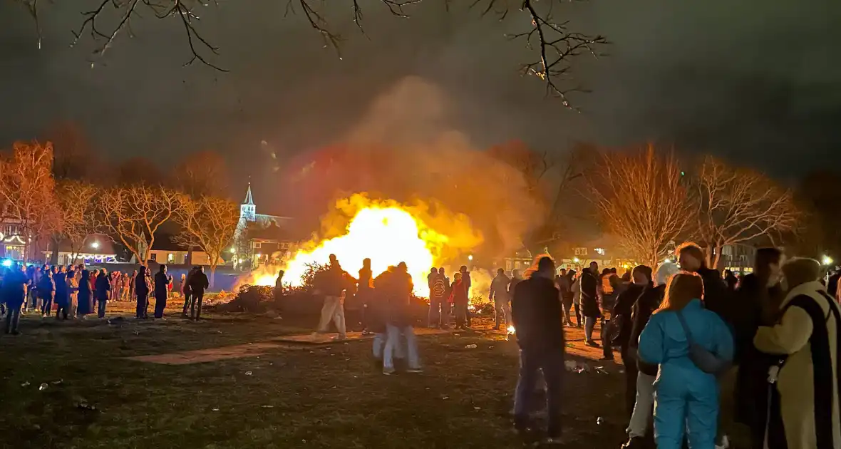 Vreugdevuur vanavond al ontstoken - Foto 1