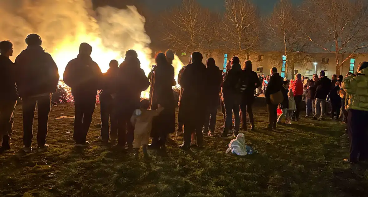 Vreugdevuur vanavond al ontstoken - Foto 2