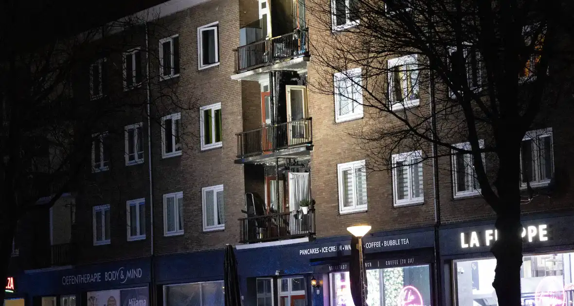 Grote brand op balkon van flat - Foto 1