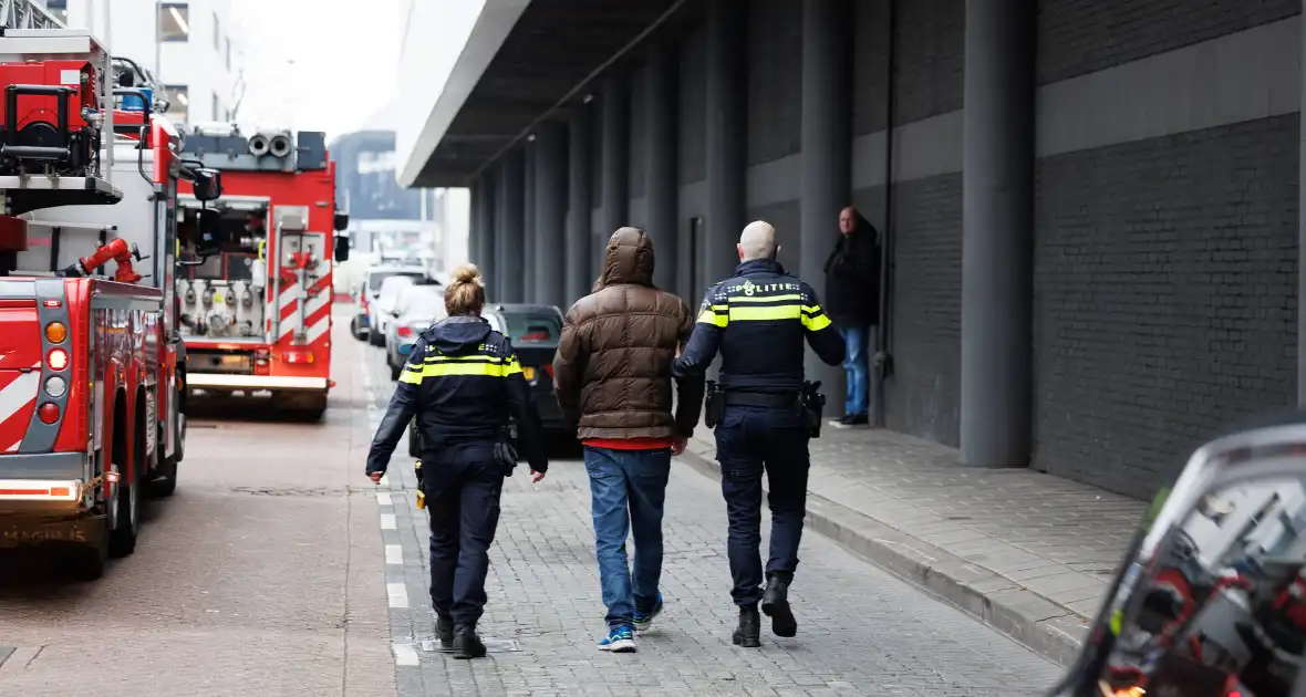 Persoon aangehouden bij woningbrand - Foto 5