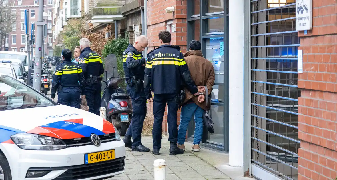 Politie groots ingezet voor melding steekpartij - Foto 3