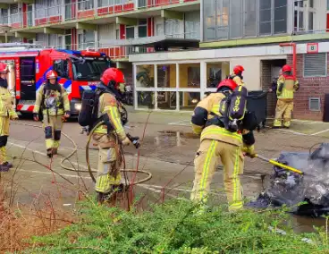 Brand in container in container ruimte van flatgebouw