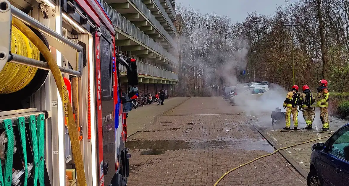 Brand in container in container ruimte van flatgebouw - Foto 2